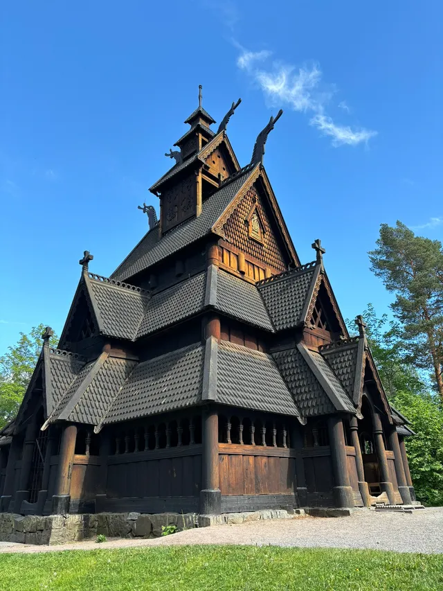 L'église Stavkirke De Gol du musée folklorique norvégien à Oslo